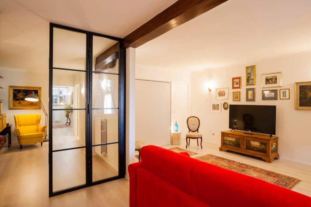 The New Luxury Apartment In The Historic Center ลุคคา ภายนอก รูปภาพ